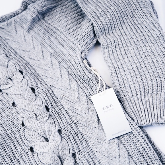 Last one - Cable knit lace up sweater - Picture 6 of 8